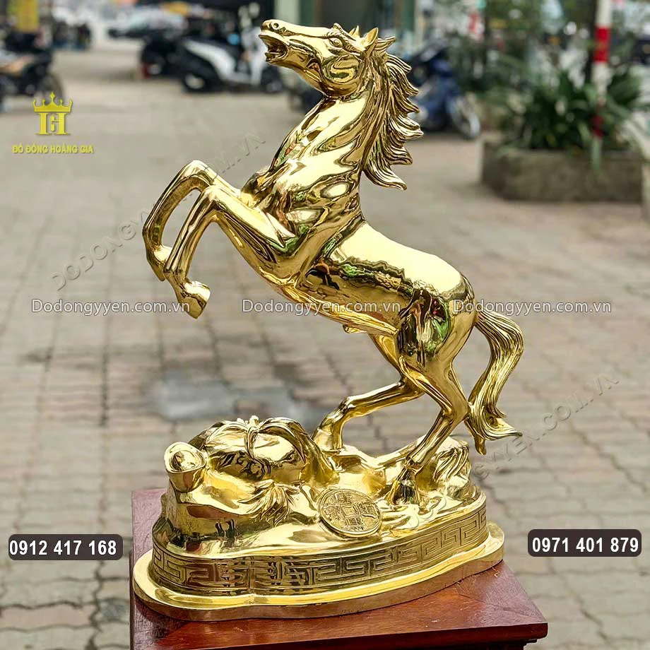 Tượng Ngựa H&iacute; Bằng Đồng V&agrave;ng